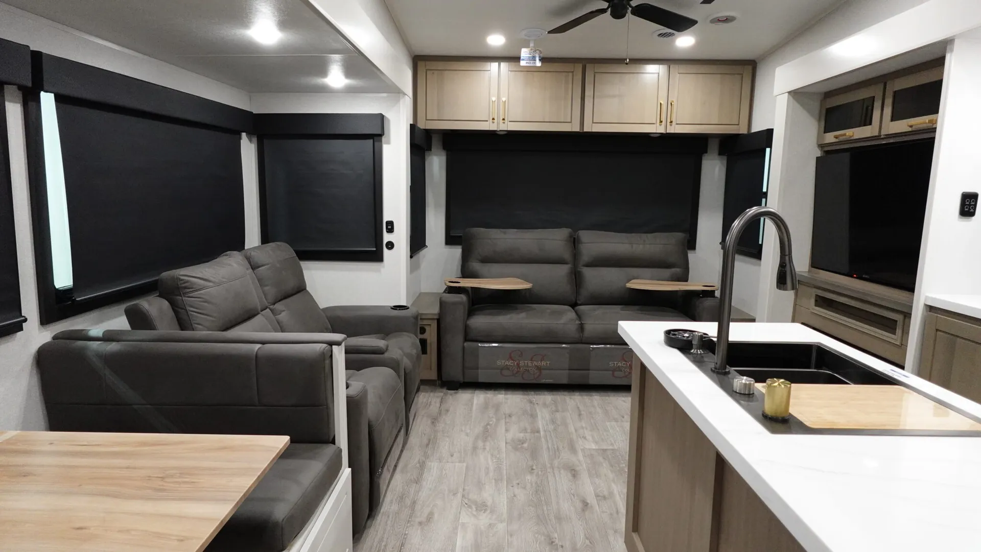 2026 Jayco Eagle 355MBQS - Photo 3