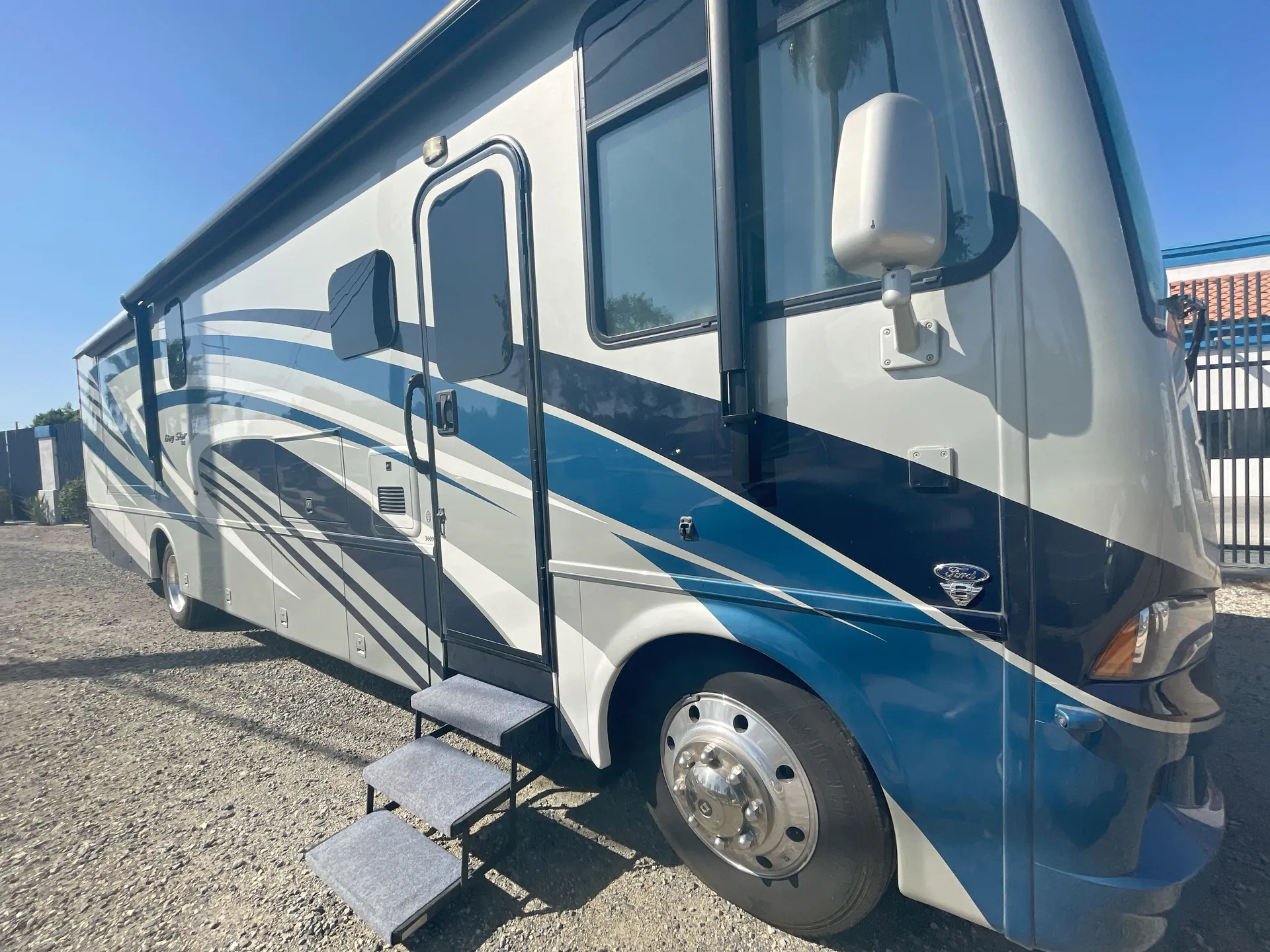 2022 Newmar Bay Star 3609 — campside