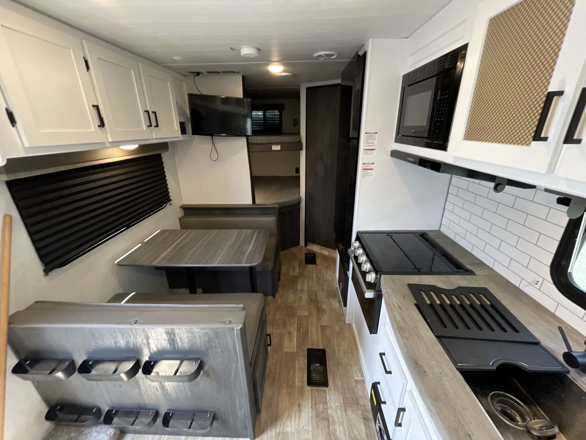 2023 Keystone Hideout 25BHN — living area main