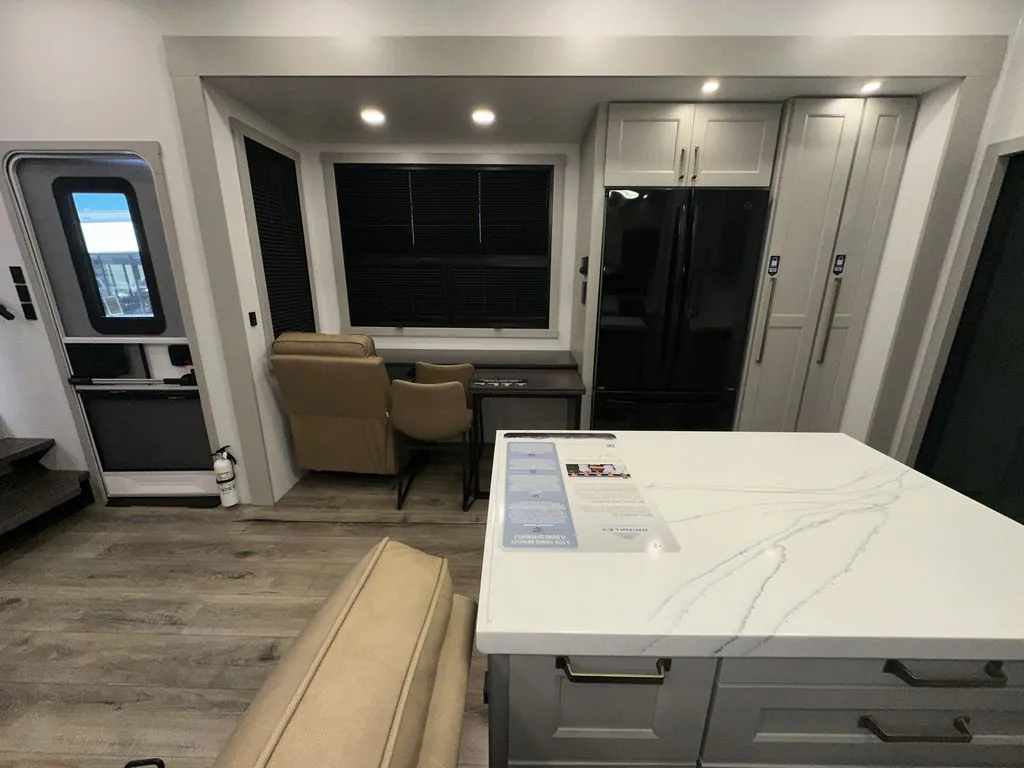 2026 Brinkley Model G 3970, Photos photo 10