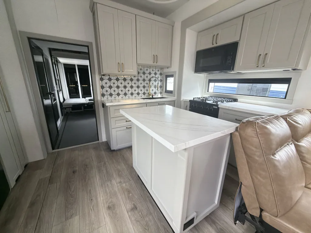 2025 Brinkley Model G 3950, Photos photo 11