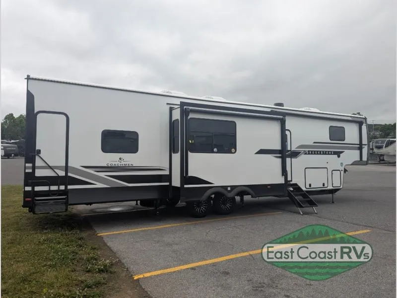 2027 Coachmen Brookstone 395DBL - Photo 4