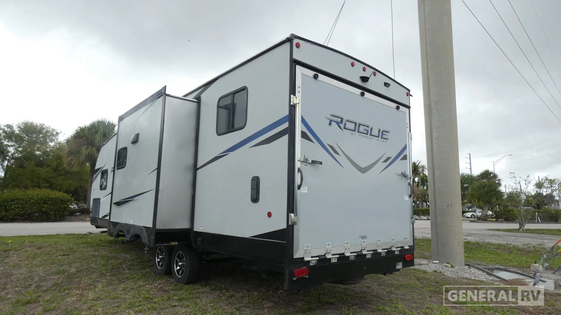 2021 Forest River Vengeance Rogue 26V - Photo 4