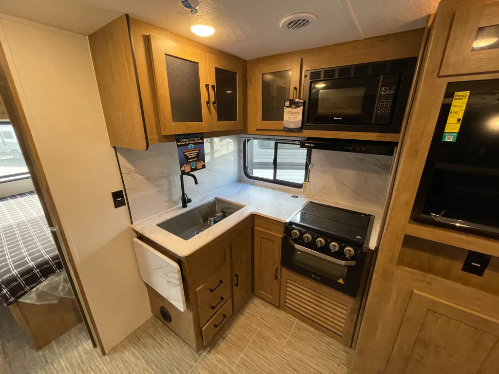 2024 Coachmen Freedom Express Ultra Lite 258BHS, Photos photo 5