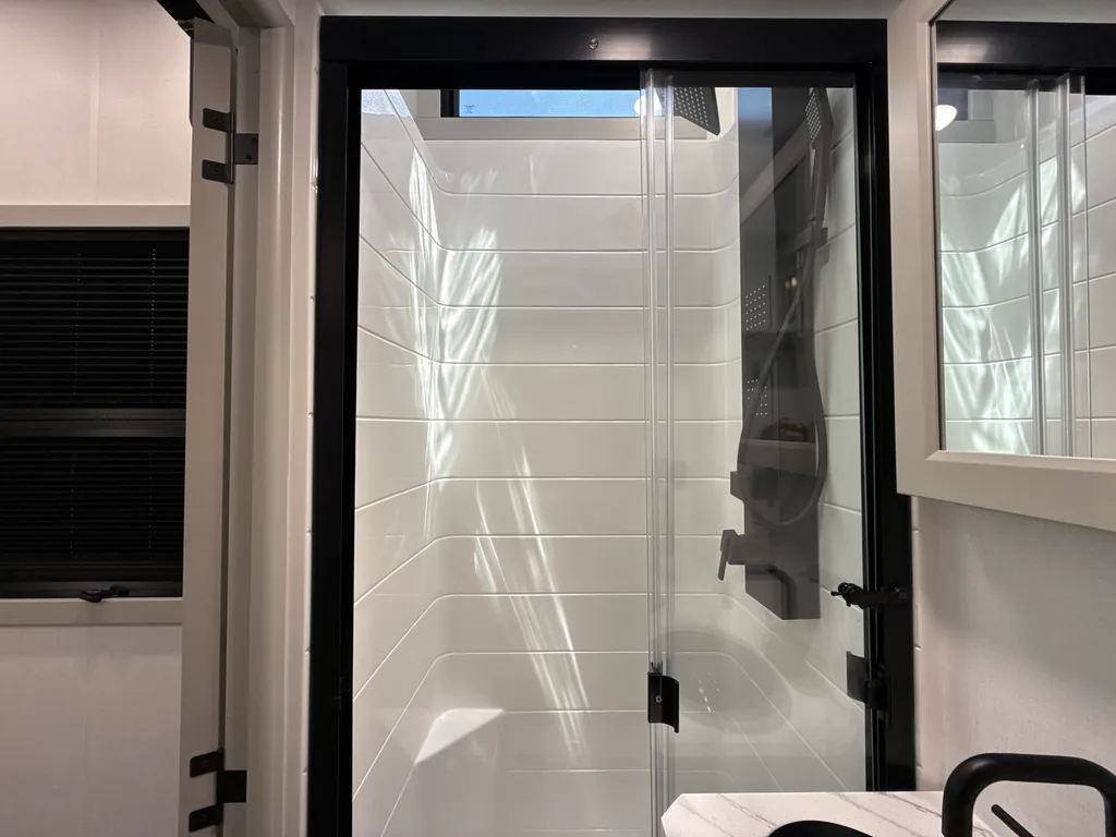 2026 Brinkley Model G 3970, Photos photo 43