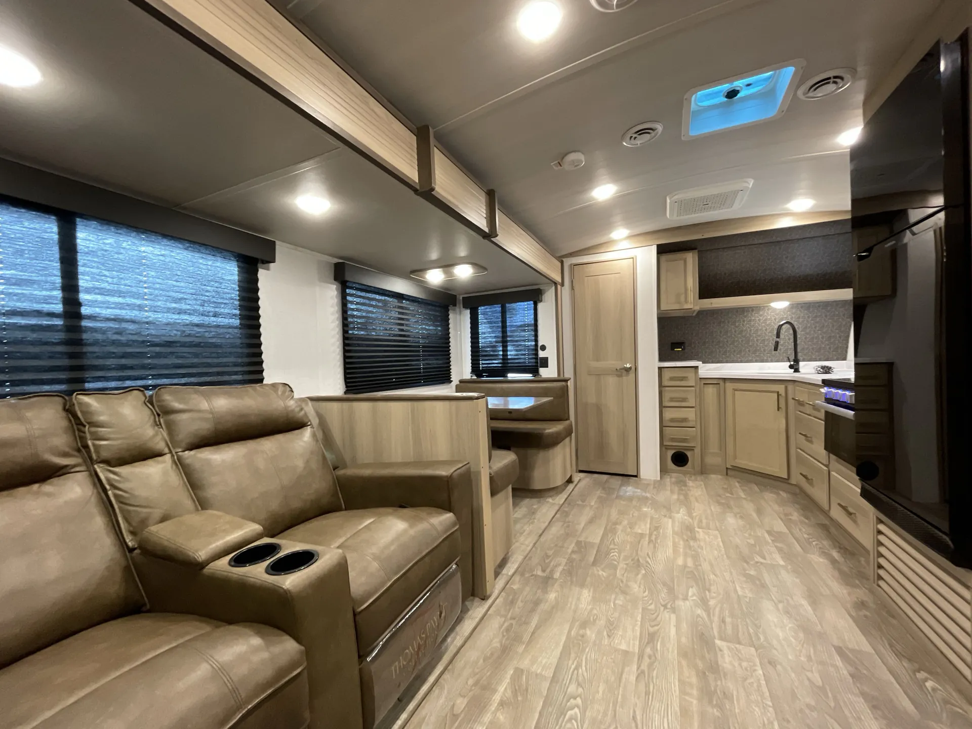 2024 Keystone Outback Ultra-Lite 271UFK — living area main
