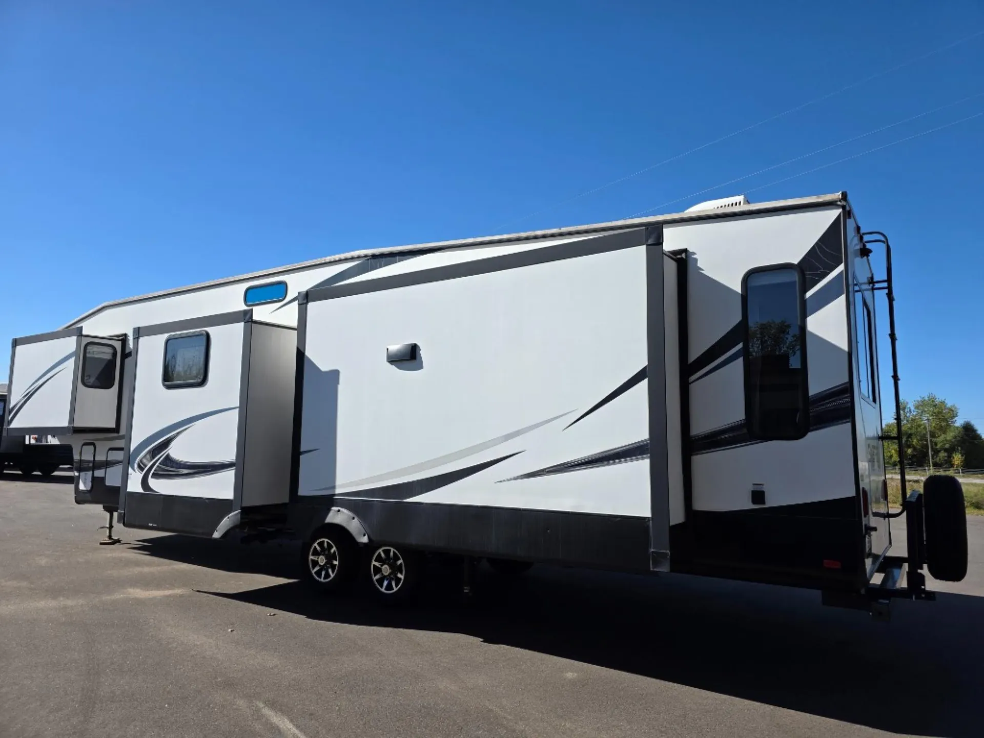 2020 Forest River Sabre 36BHQ - Photo 4