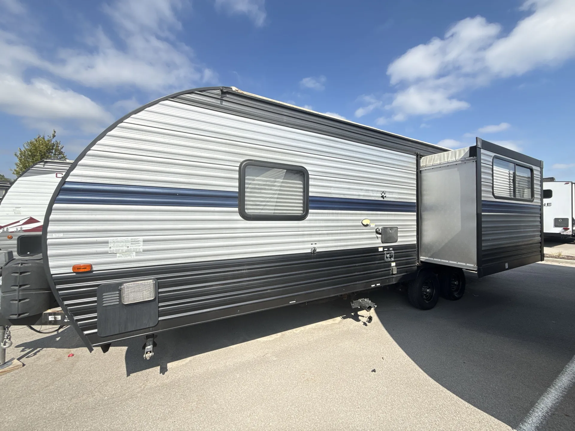 2020 Forest River Cherokee Grey Wolf 23MK — off campside