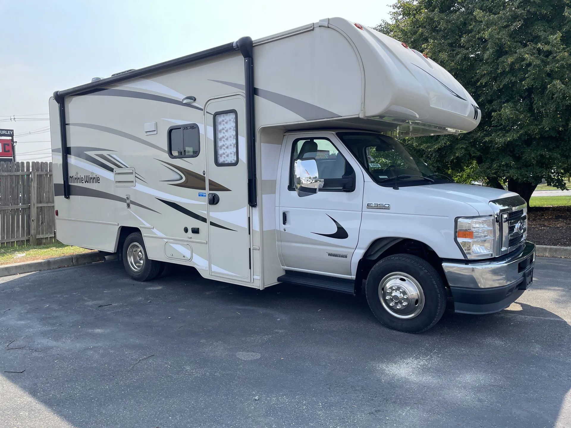 2022 Winnebago Minnie Winnie 22M - Photo 2