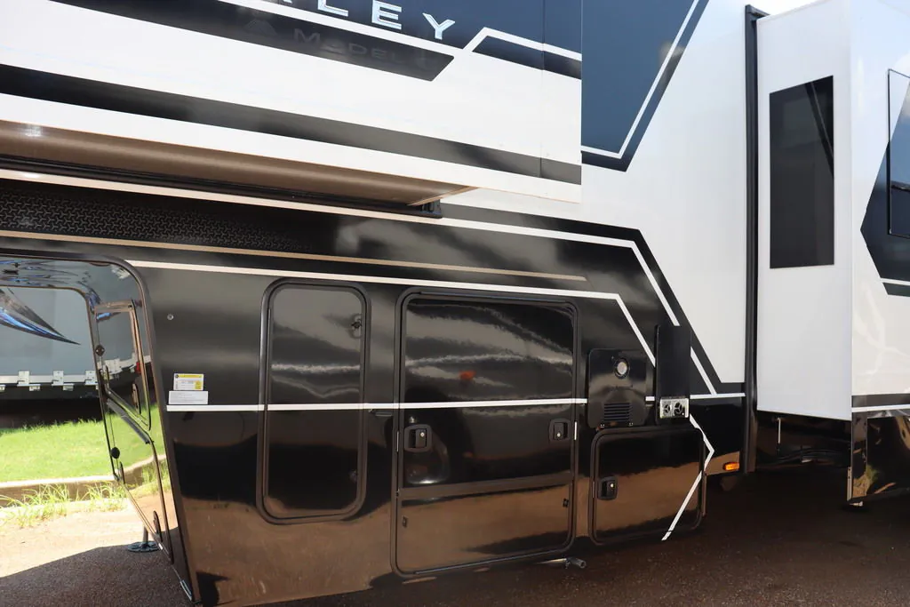 2026 Brinkley Model G 3970, Photos photo 10