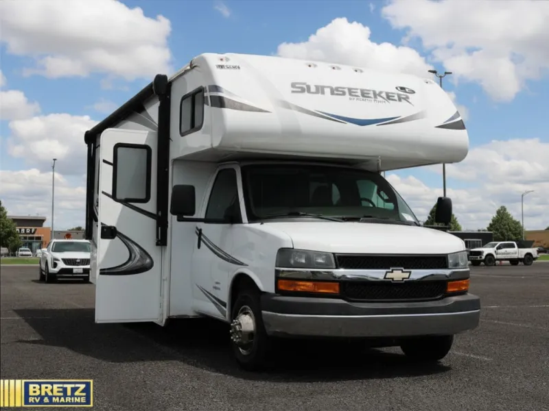 2019 Forest River Sunseeker LE 2350LE CHEVY - Photo 2