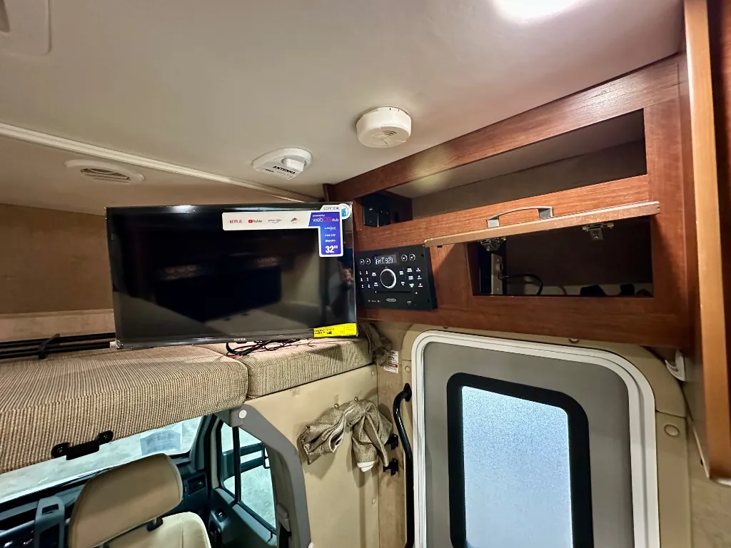 2016 Forest River Sunseeker MBS 2400R - Photo 3