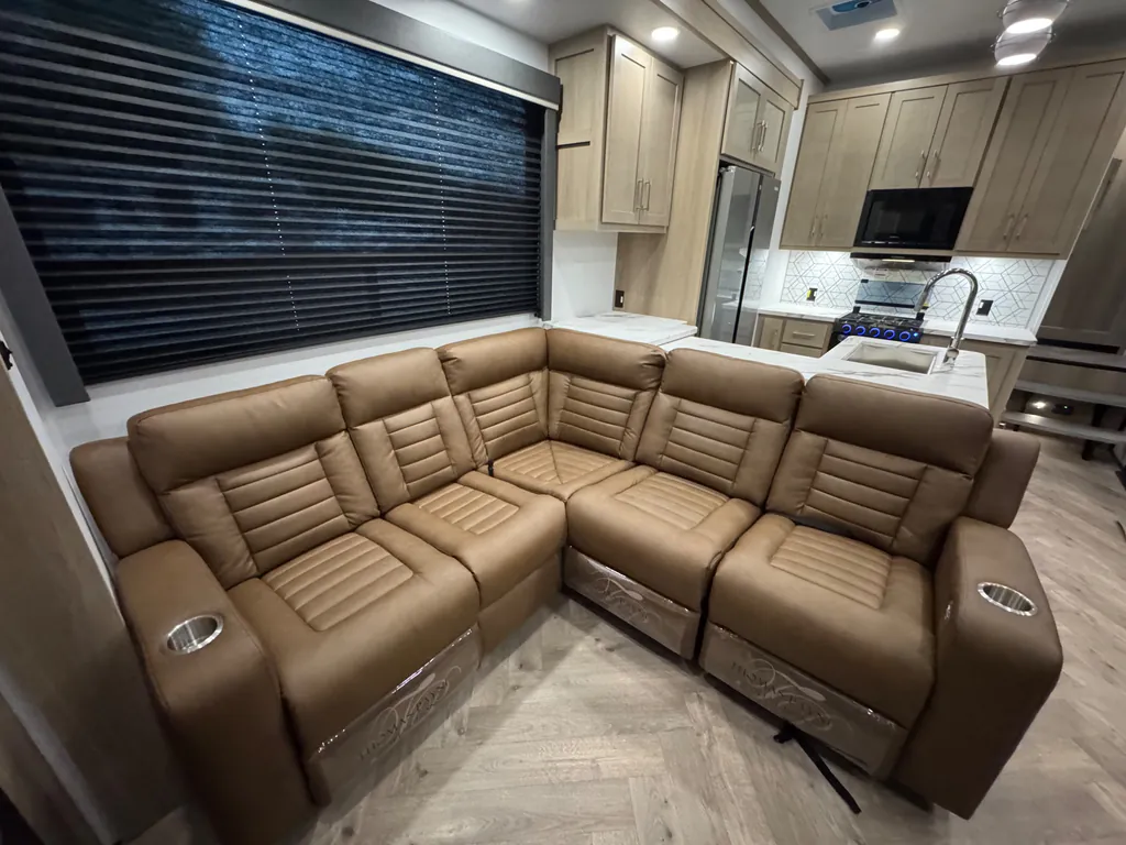 2026 Keystone Raptor 420, Photos photo 18