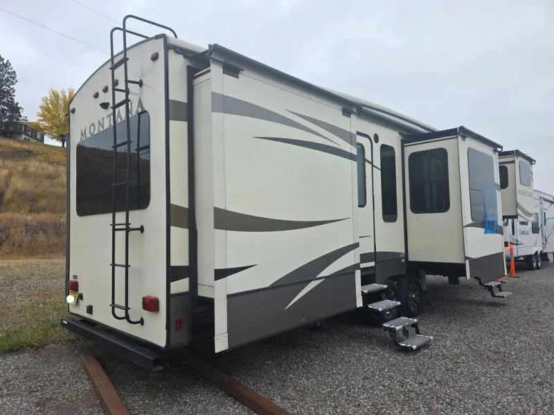 2017 Keystone RV Montana Used    3710 FL - Photo 4