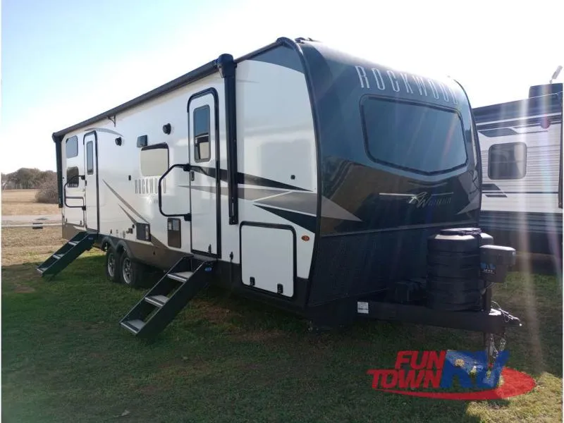 2025 Forest River Rockwood Ultra Lite 2706BH - Photo 2