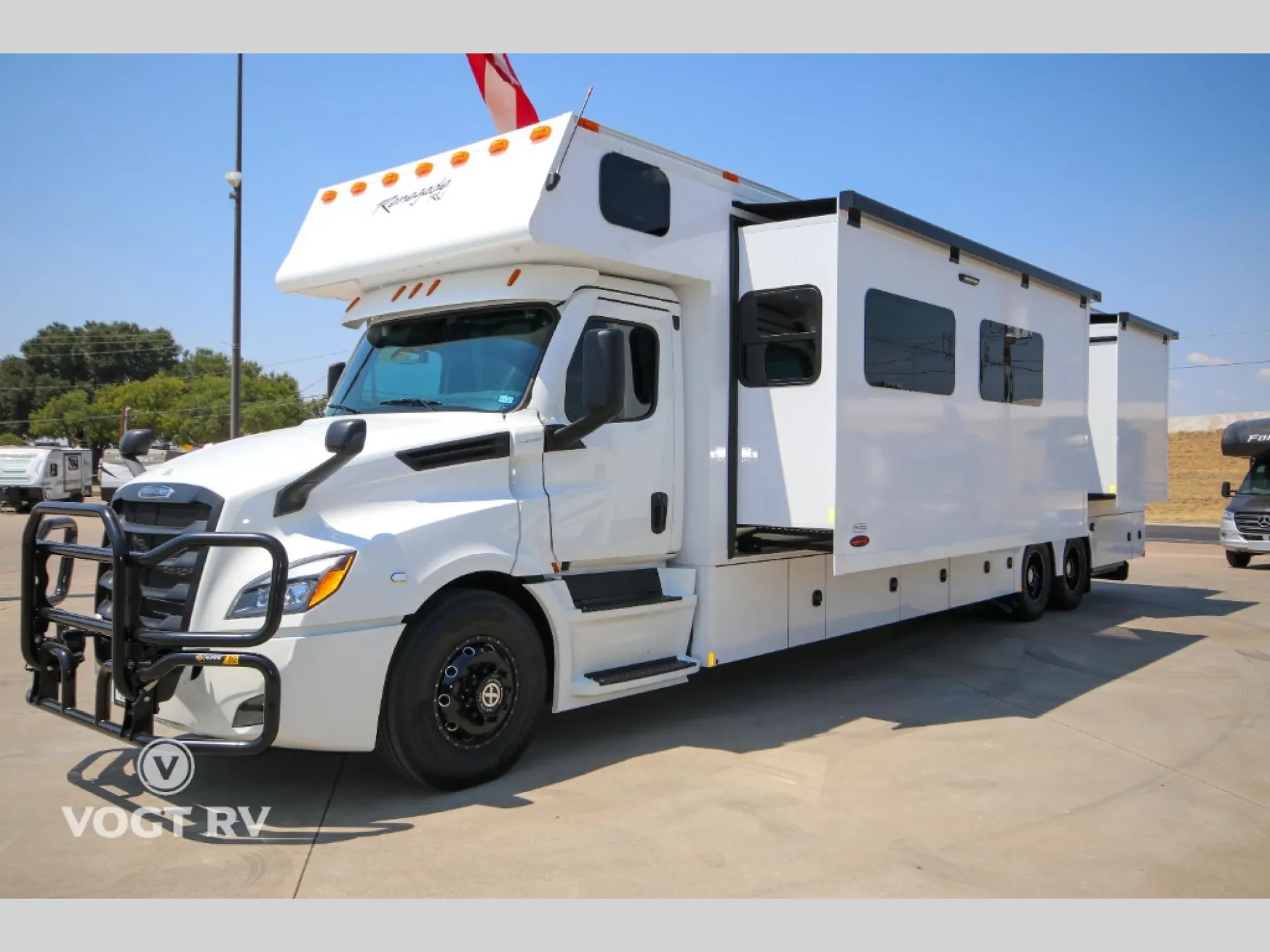 2025 Renegade RV Classic 45CMR - Photo 4