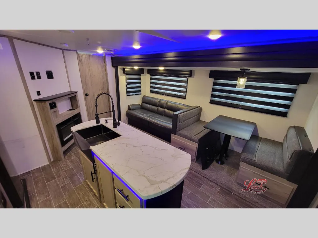 2022 Forest River Cherokee Alpha Wolf 33BH-L, Photos photo 8