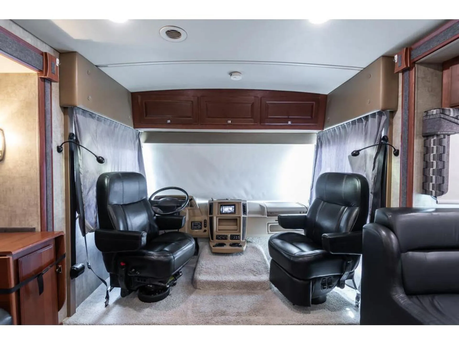 2015 Winnebago Sightseer 35G - Photo 4