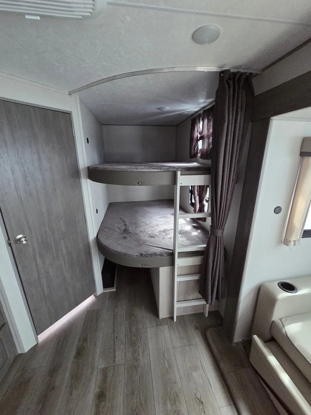 2026 Coachmen Catalina Legacy Edition 273DBHCK, Photos photo 25