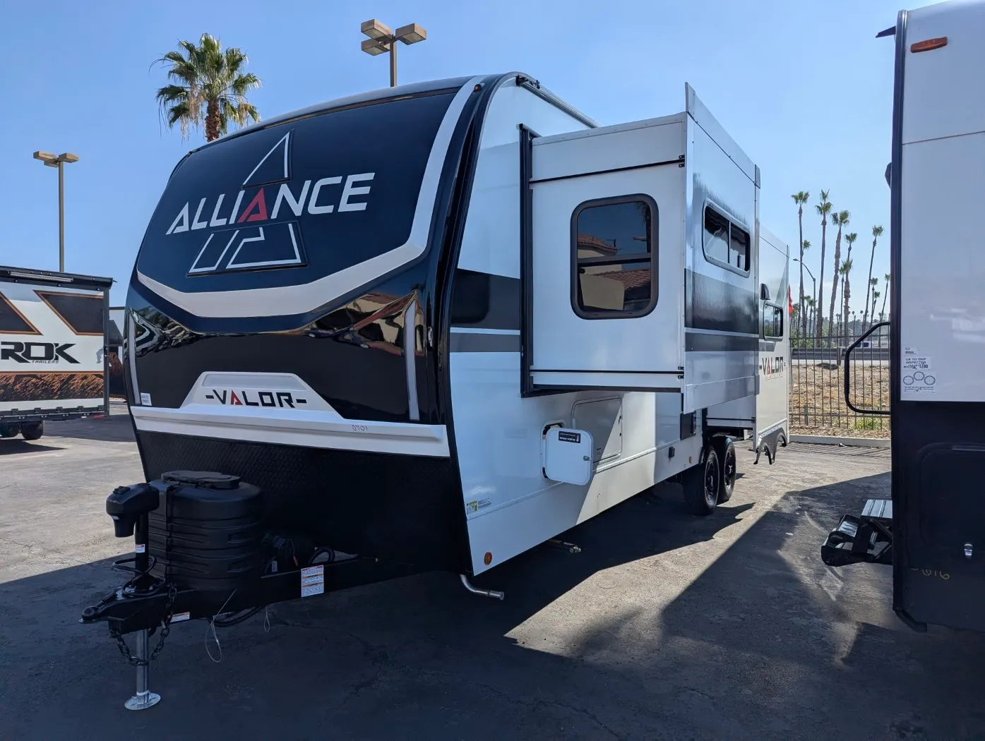 2026 Alliance RV Valor 27T14 - Photo 4