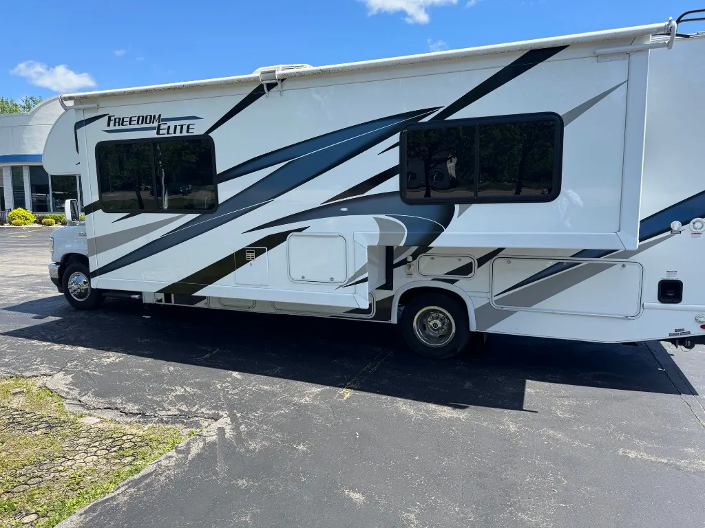 2022 Thor Motor Coach Freedom Elite 27FE - Photo 2