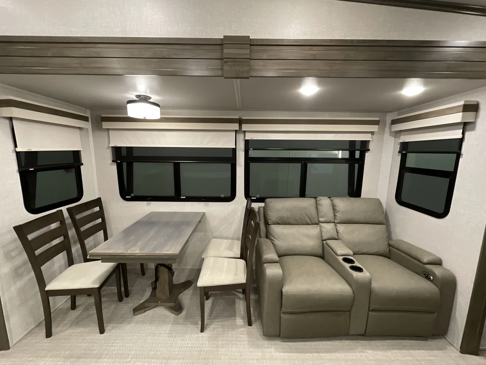 2022 Forest River Rockwood Ultra Lite 2883WS - Photo 4