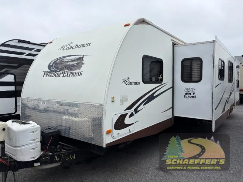 2012 Coachmen Freedom Express 310BHDS - Photo 4