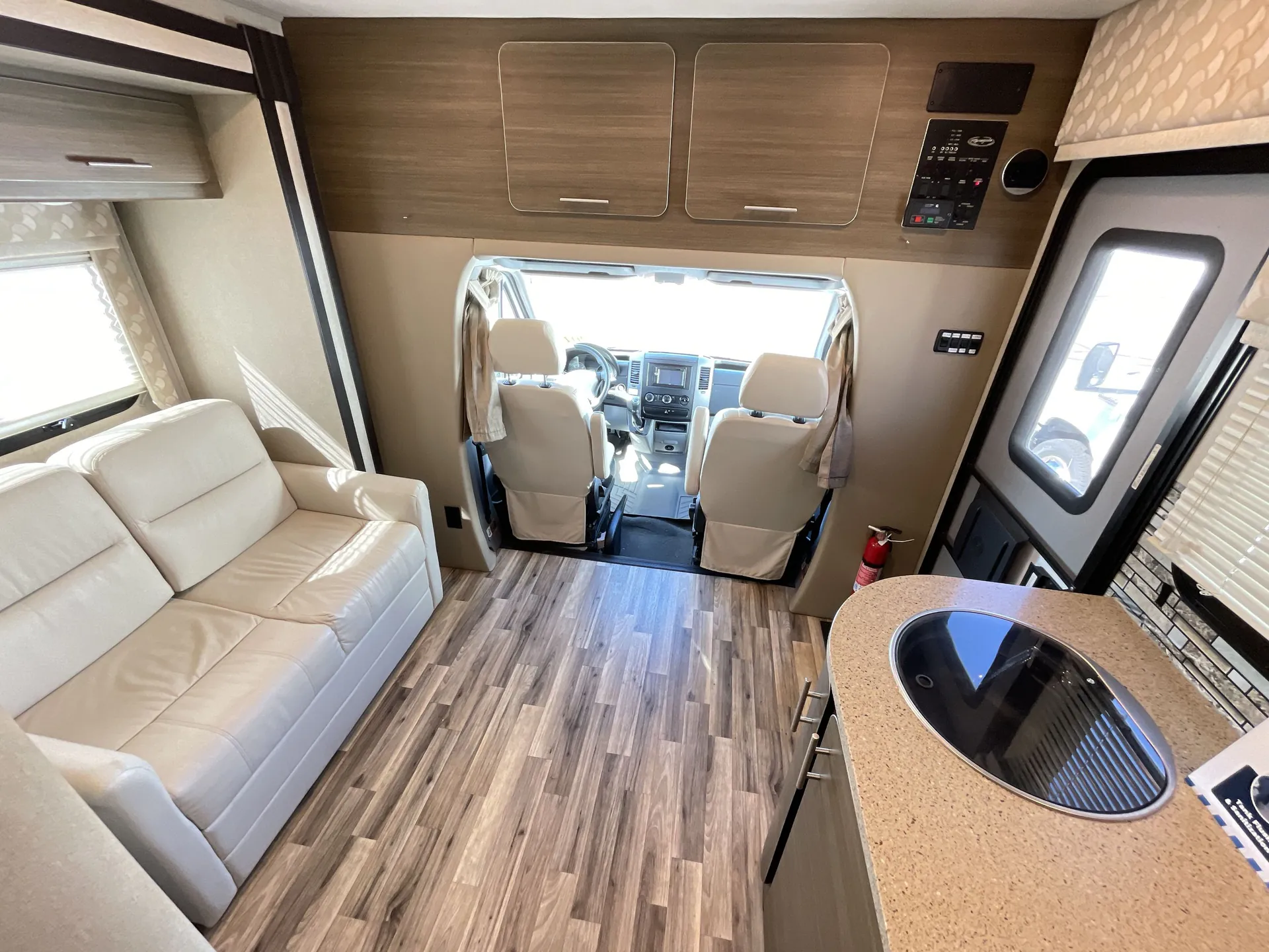 2015 Renegade RV Villagio 25QRS — living area main