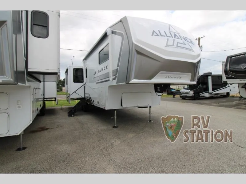 2027 Alliance RV Avenue 32RLS - Photo 2