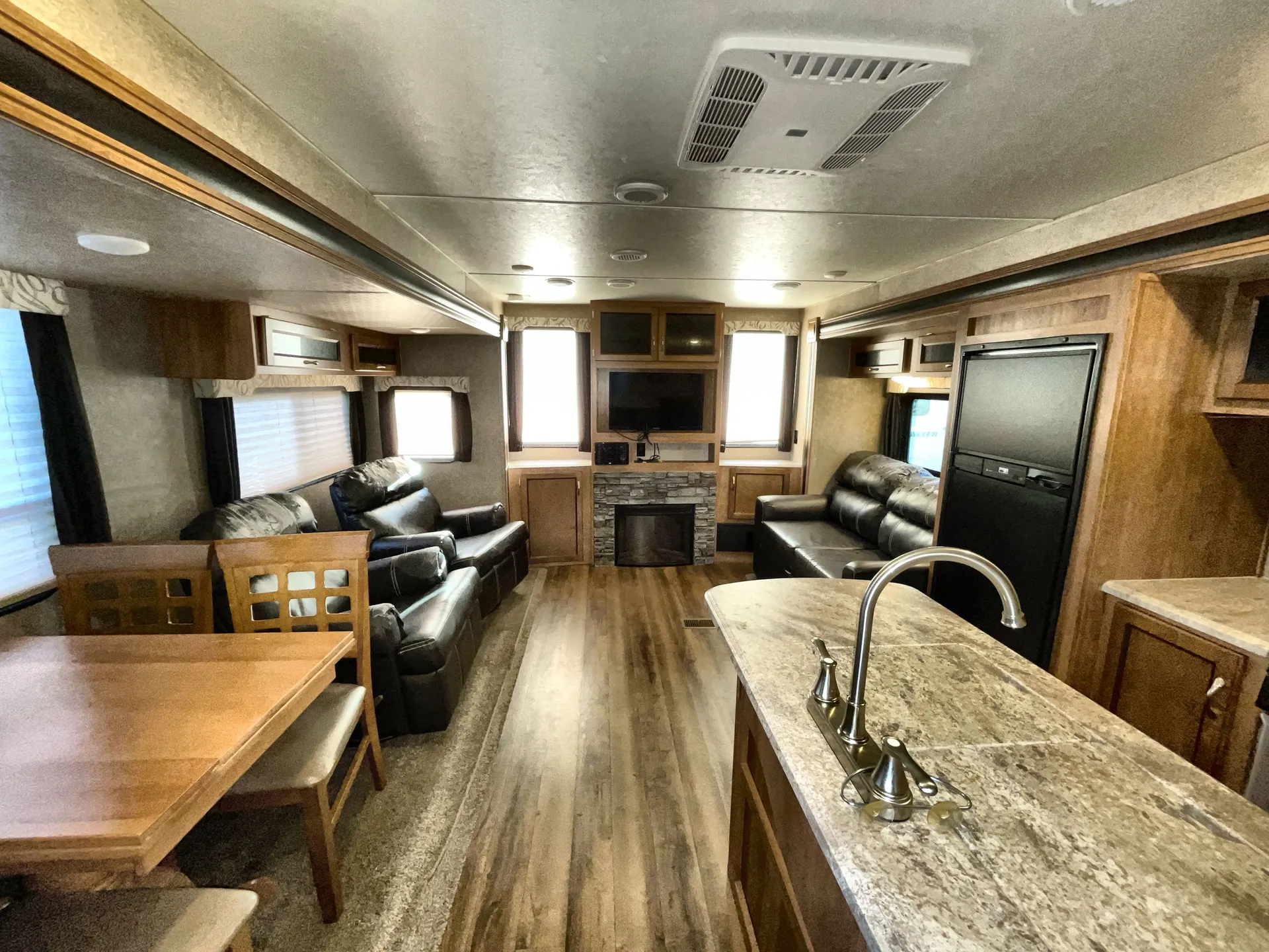 2017 Coachmen Catalina 333RETS — living area main