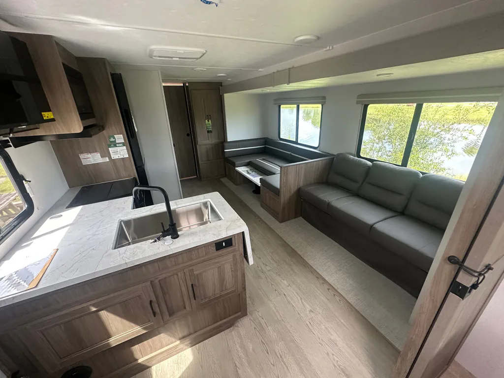 2026 Coachmen Freedom Express Select 30SE, Photos photo 14