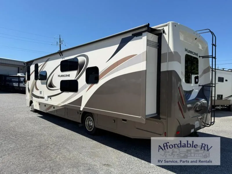 2018 Thor Motor Coach Hurricane 34J - Photo 4