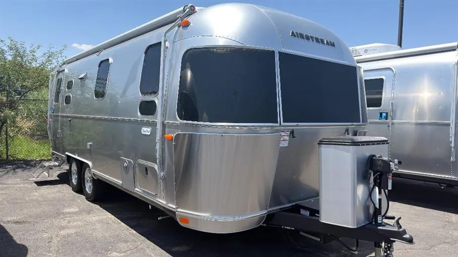 2027 Airstream Flying Cloud 25FB - Photo 2