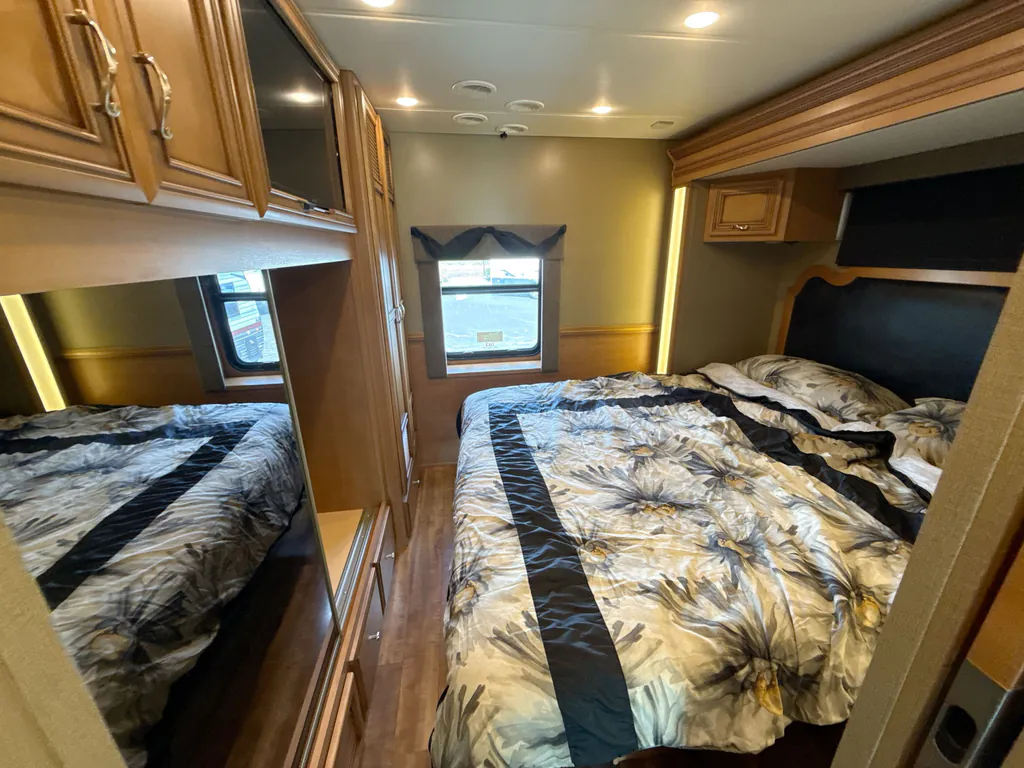 2015 Newmar Canyon Star 3914, Photos photo 15