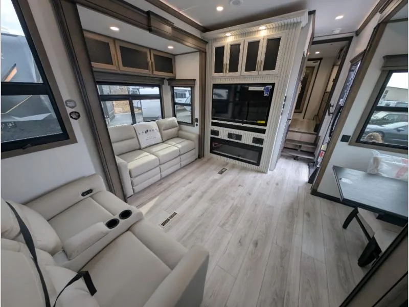 2025 Keystone Montana 3901RK - Photo 4