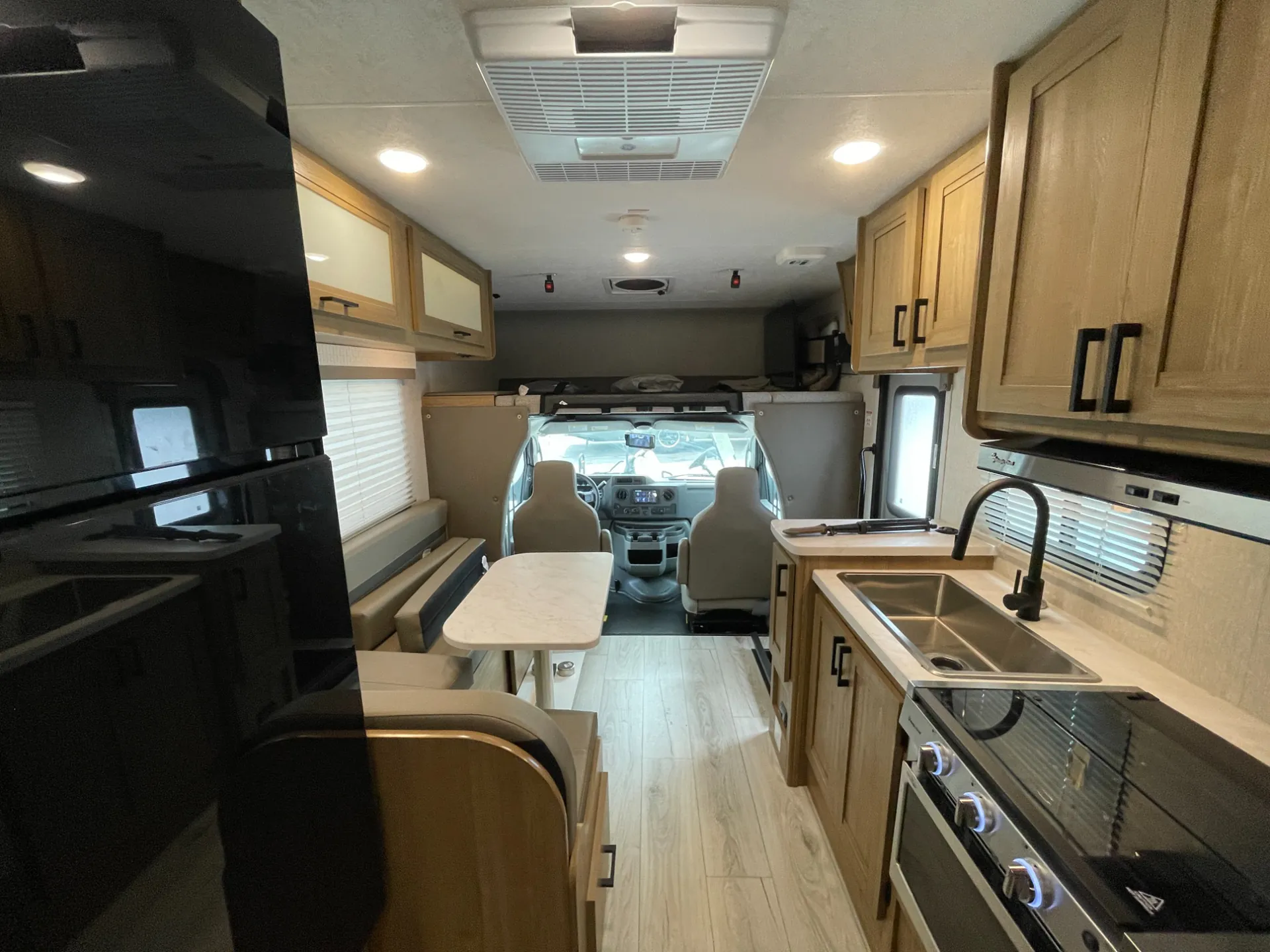 2025 Coachmen Leprechaun 220XG - Photo 3