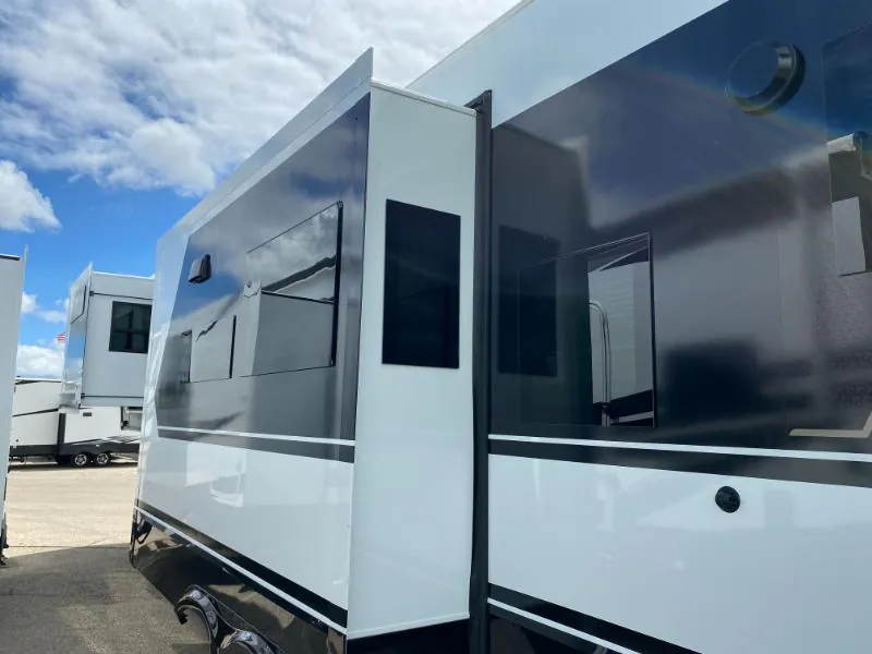 2026 Brinkley Model G 4100, Photos photo 37