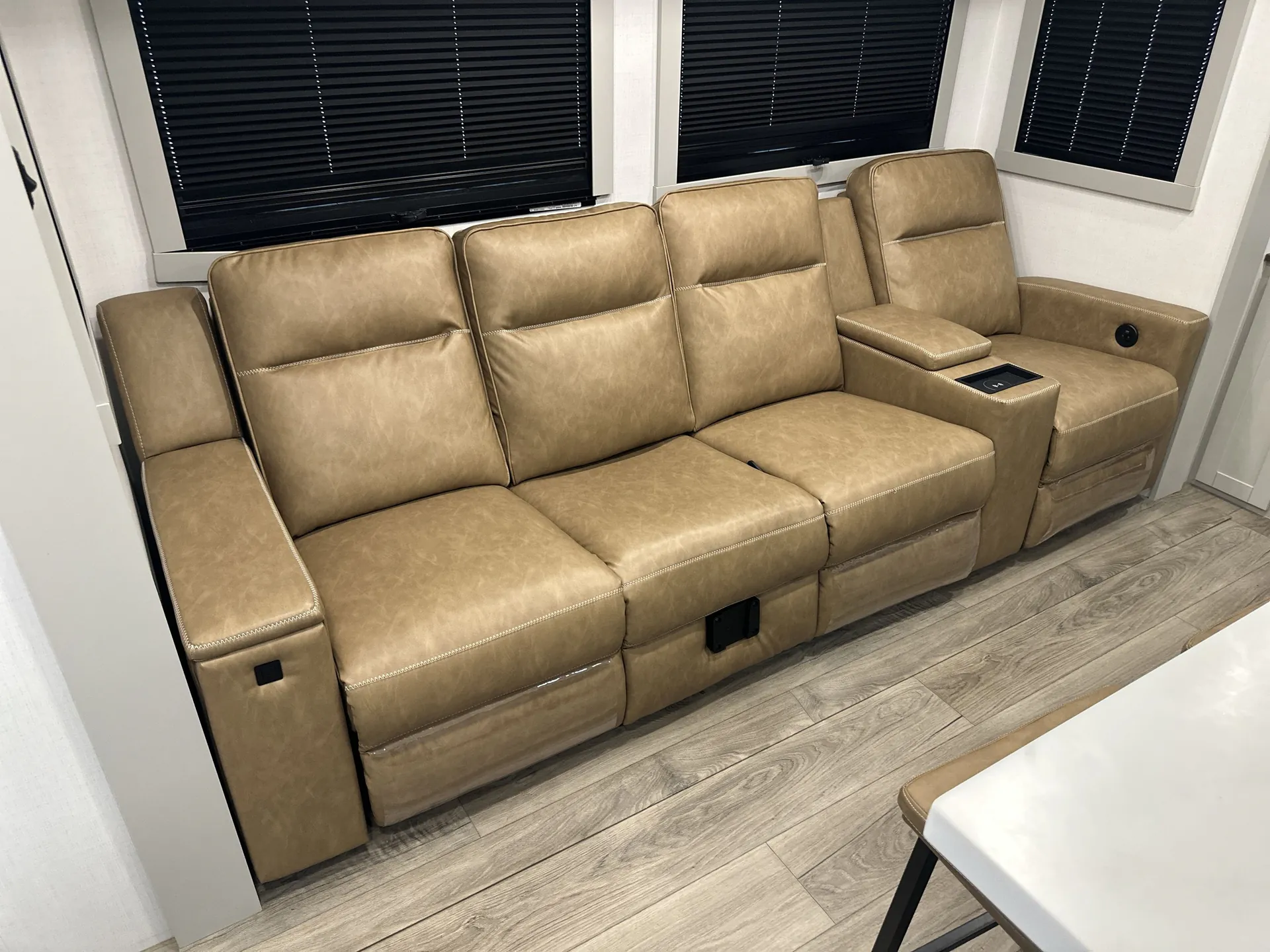 2024 Brinkley Model Z AIR 295 — living area main