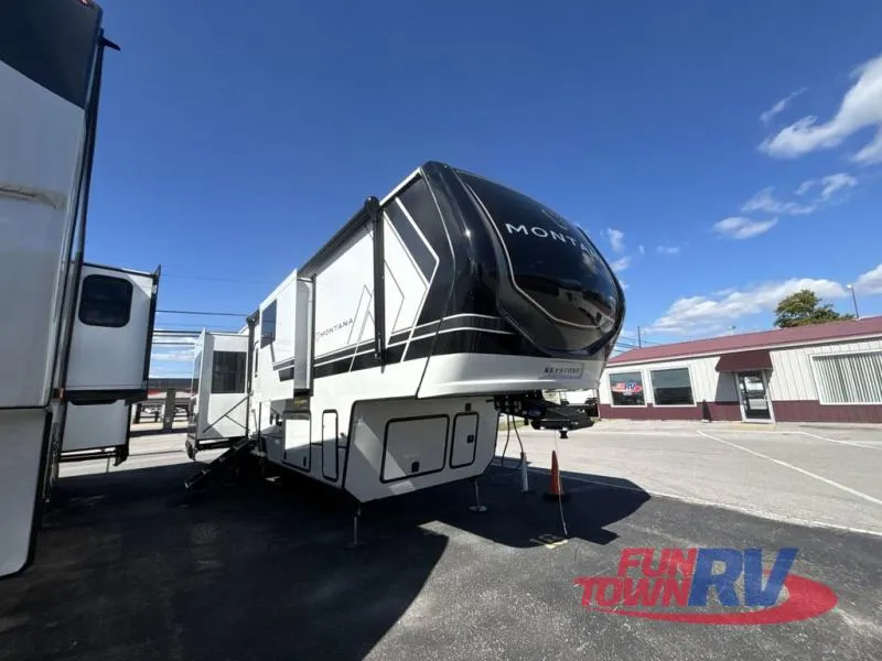 2026 Keystone Montana 3901RK - Photo 3