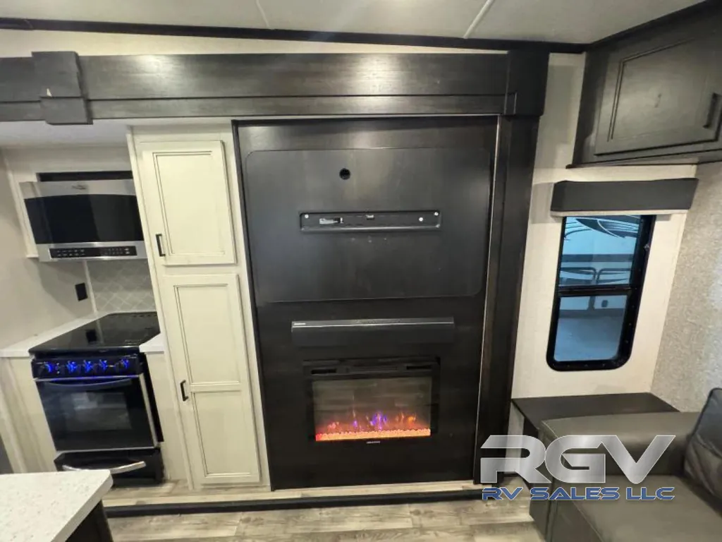 2022 Highland Ridge Silverstar XLT 354MBH, Photos photo 17