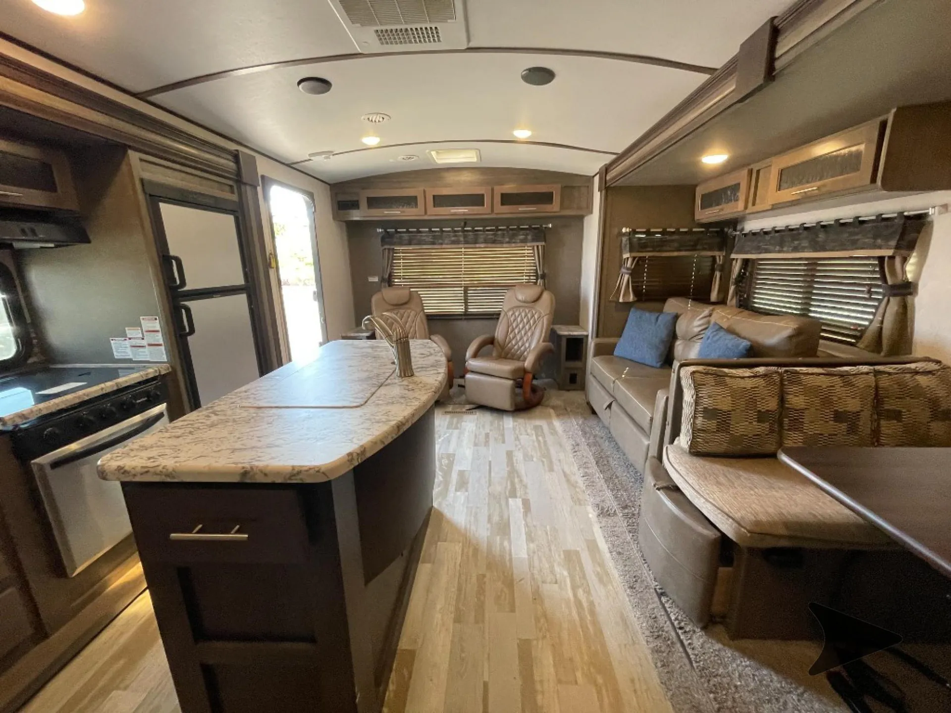 2017 Forest River Surveyor 265RLDS — Photo 5