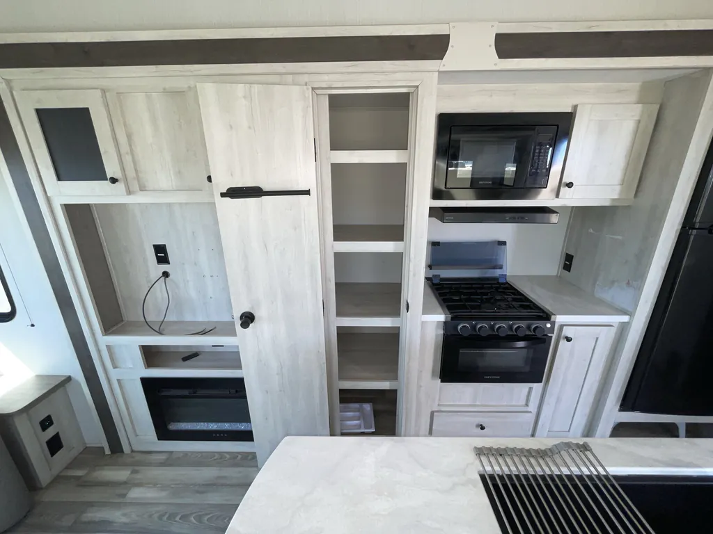 2023 Forest River Cardinal 36MB, Photos photo 10