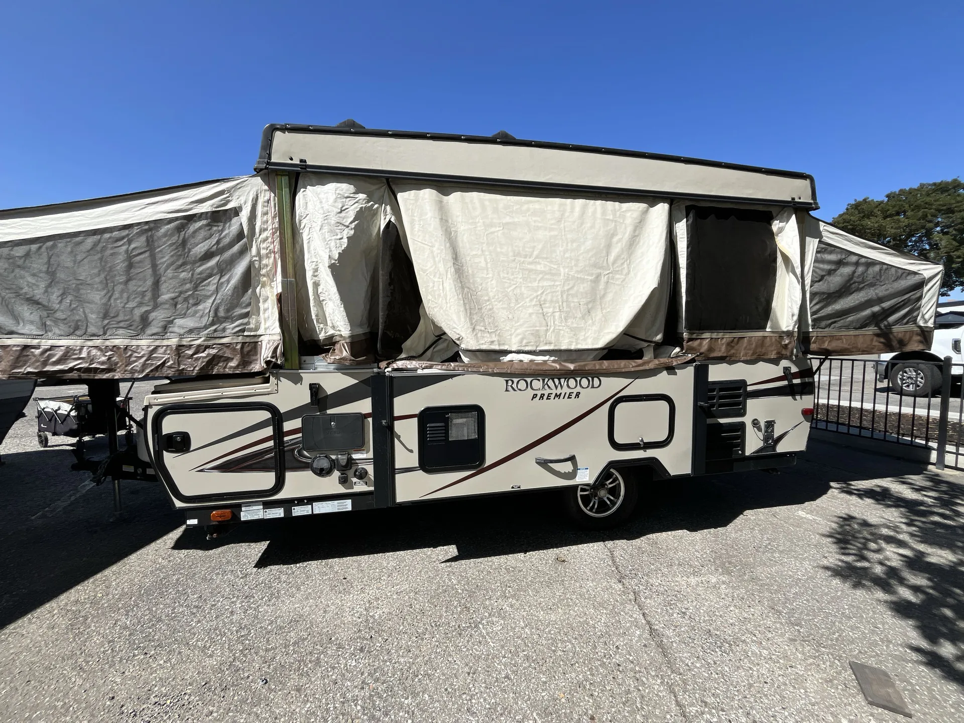 2018 Forest River Rockwood Premier 2317G — off campside