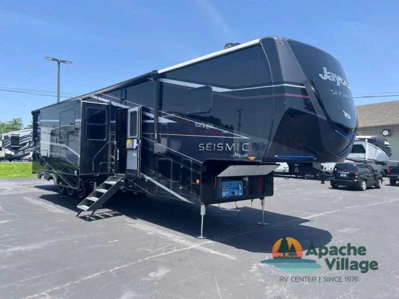 2026 Jayco Seismic 399 - Photo 2