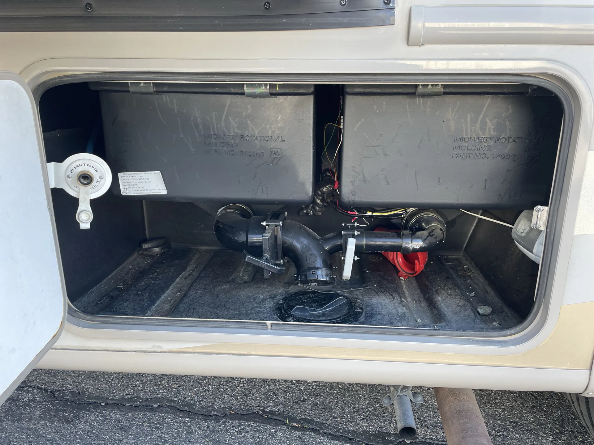 2016 Thor Motor Coach Hurricane 35C — living area main