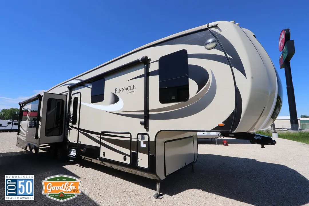 2017 Jayco Pinnacle 36RSQS - Photo 2