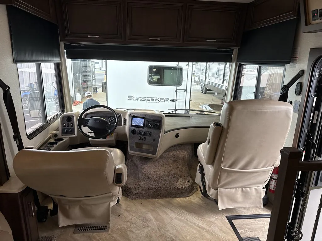 2019 Newmar Canyon Star 3722 - Photo 3