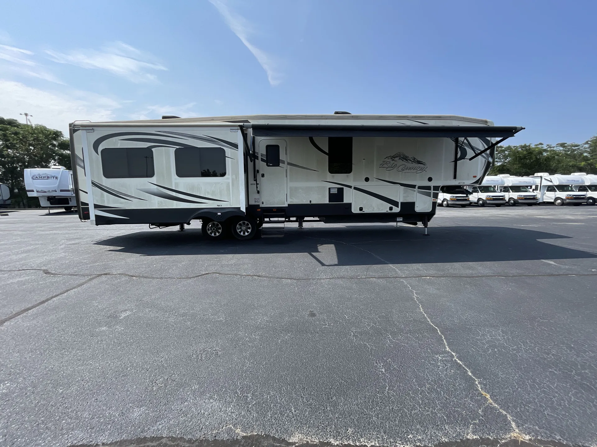 2014 Heartland Big Country 3950FB — campside