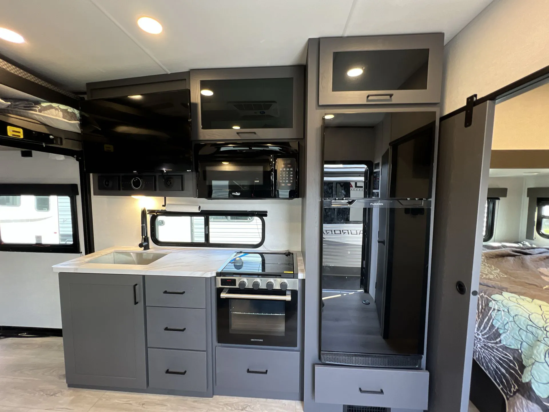 2025 Alliance RV Valor 21T15 - Photo 4