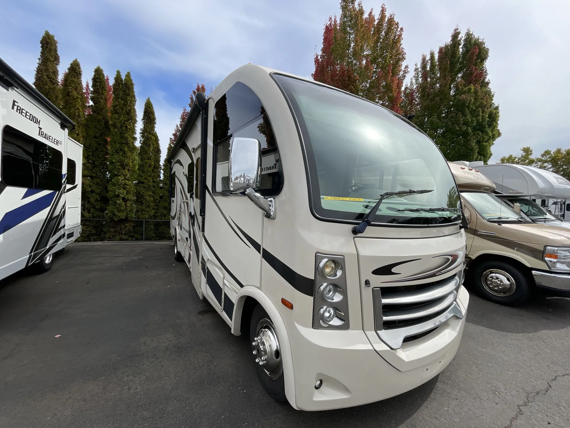 2017 Thor Motor Coach Vegas 252 - Photo 2